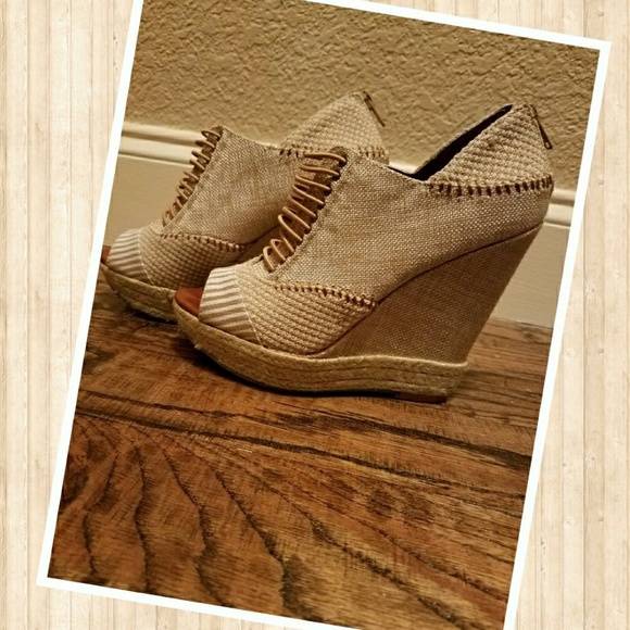 Wedge Heels - Picture 2 of 4